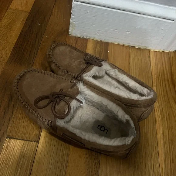 Ugg moccasins - Picture 2 of 5